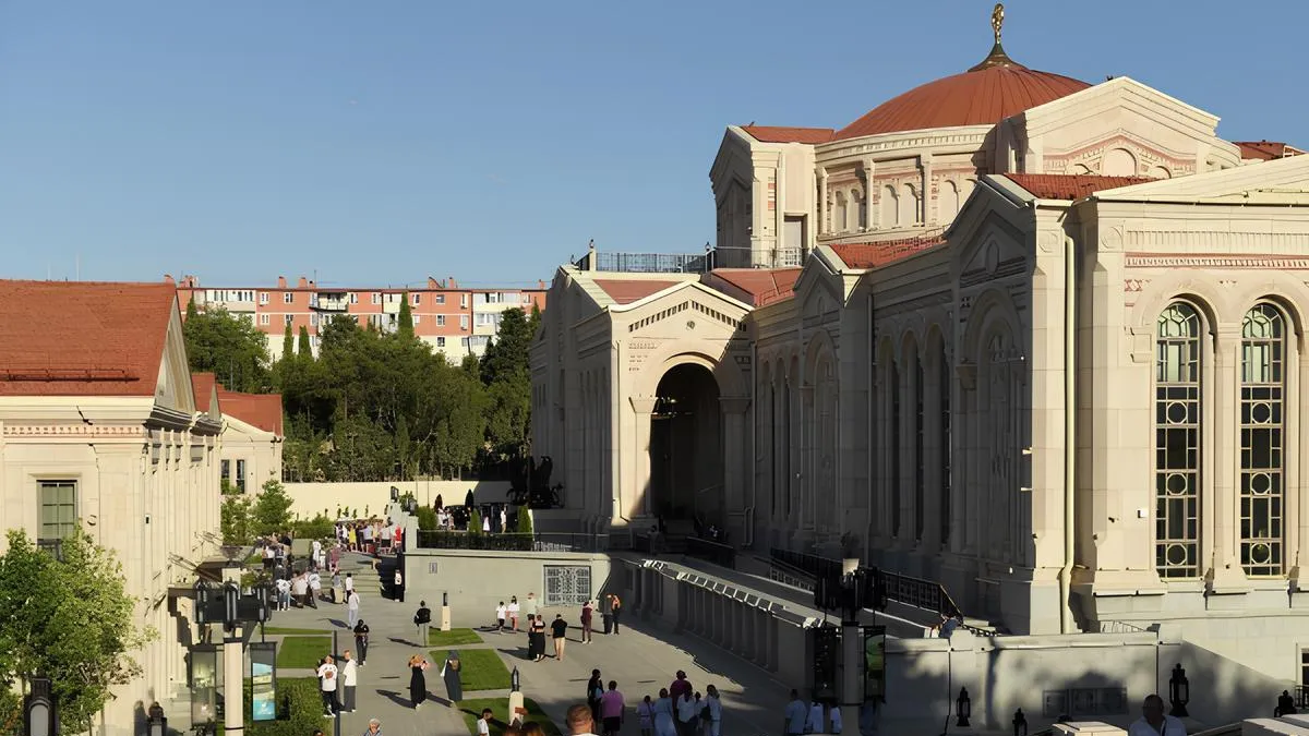 Посетители на открытии музейно-храмового комплекса «Новый Херсонес» в Севастополе. «Новый Херсонес» включает три пространства, посвященные христианству, Античности и Византии, а также Крыму и Новороссии