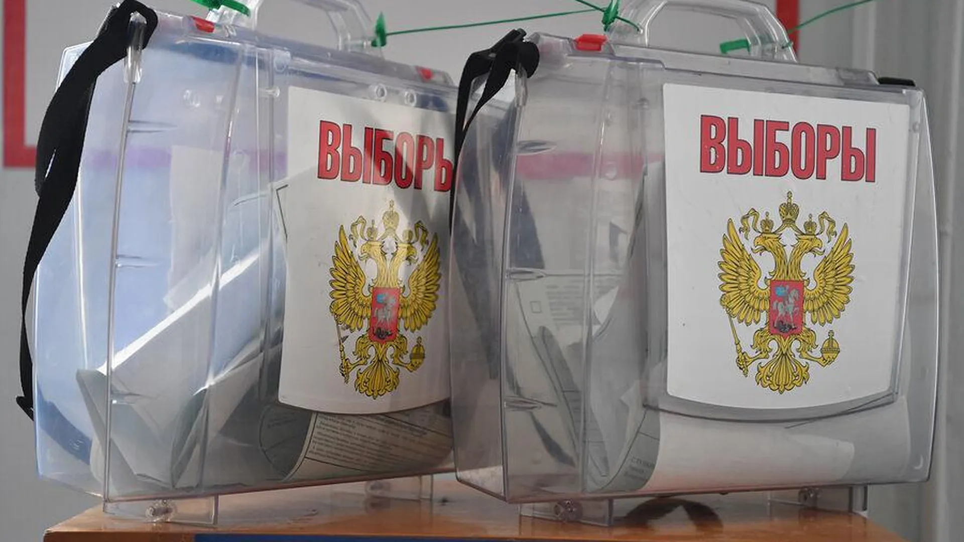 Россияне выстроились в очередь перед избирательным участком на Пхукете