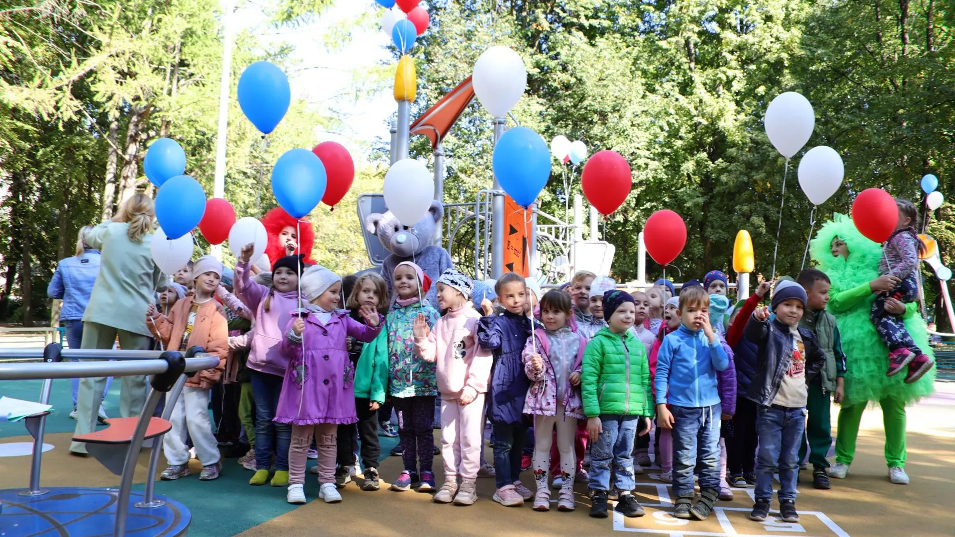 Выбрали «Физику»: новая детская площадка открылась в Воскресенске