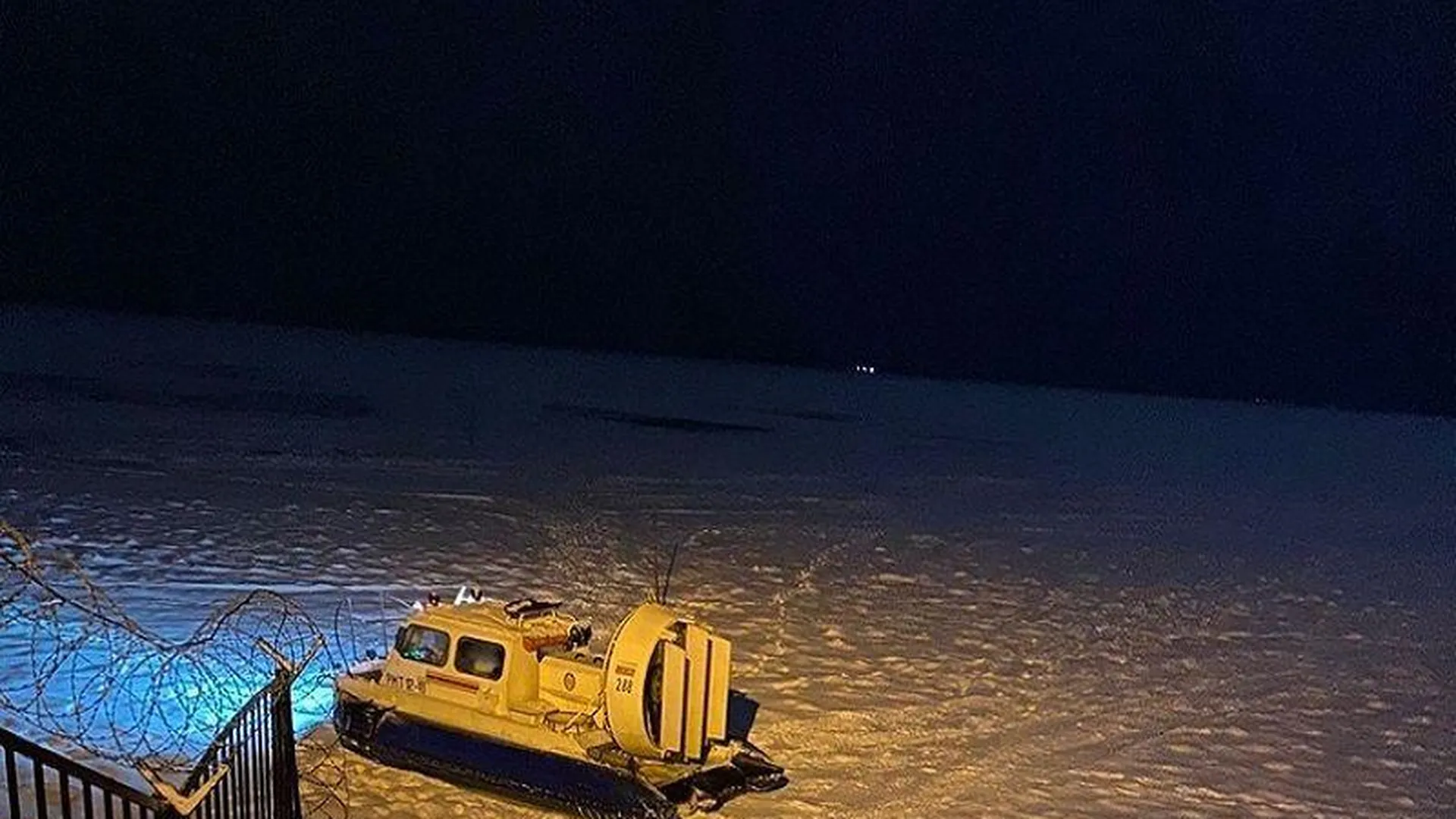 Полураздетого студента спасли с тонкого льда в Дубне