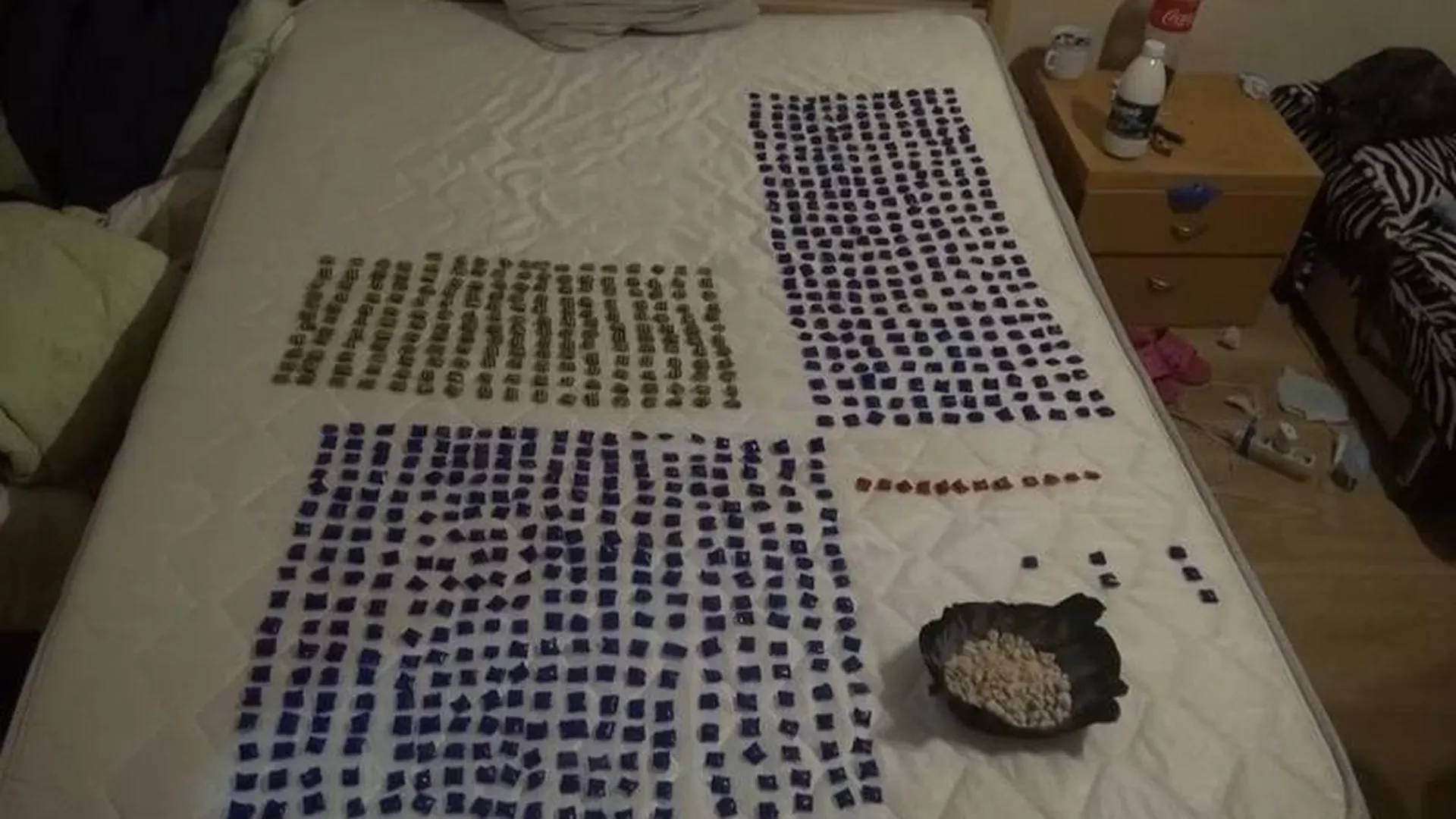 Девятьсот свертков с наркотиками нашли у двух дилеров во Фрязино