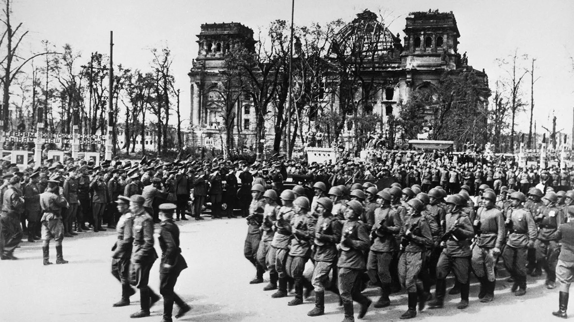 Историк Васькин рассказал, как праздновали День Победы в Москве и Берлине 1945 года