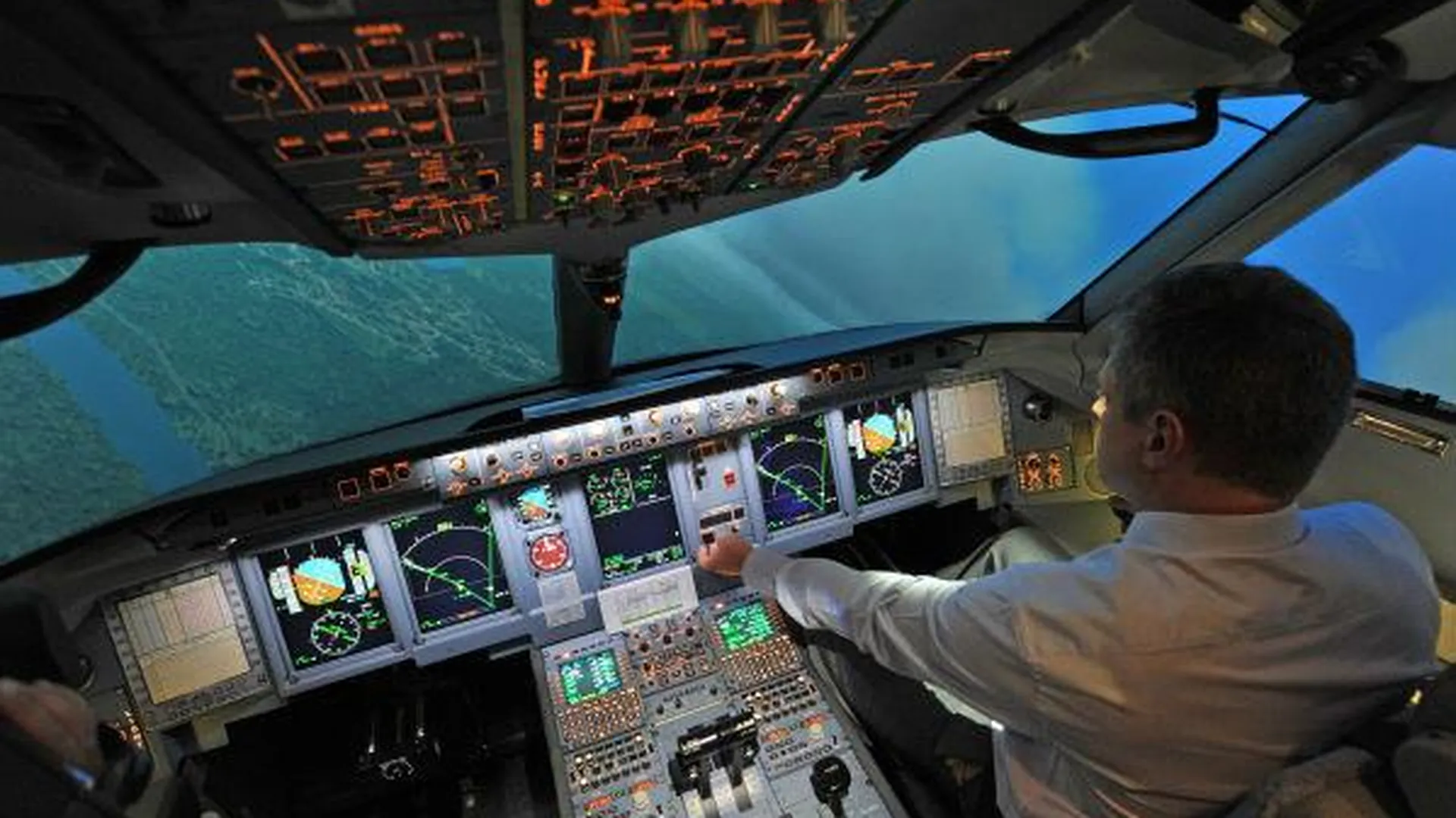 Стать пилотами на время смогут посетители МАКС-2015