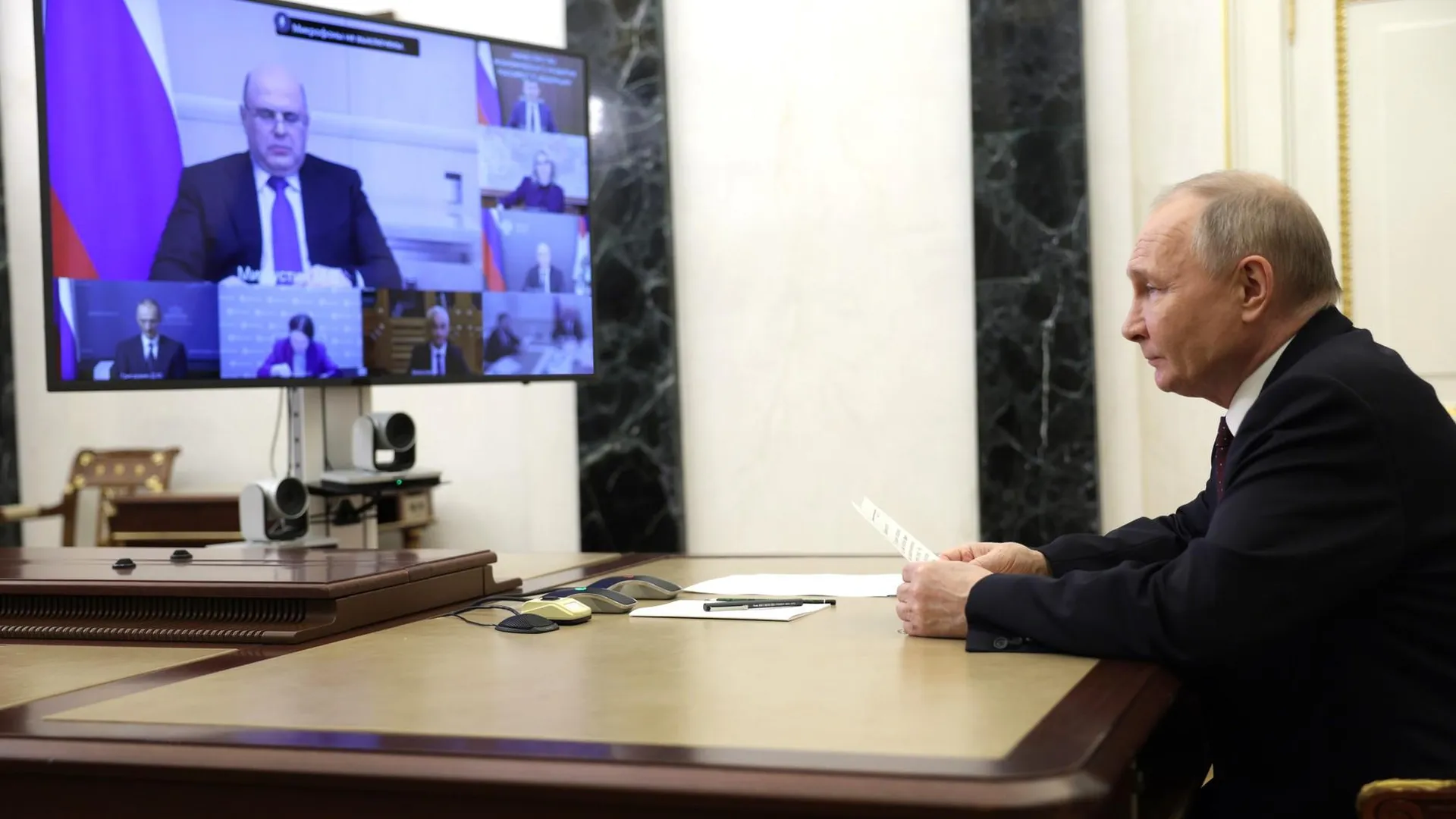 Путин провел совещание по экономическим вопросам