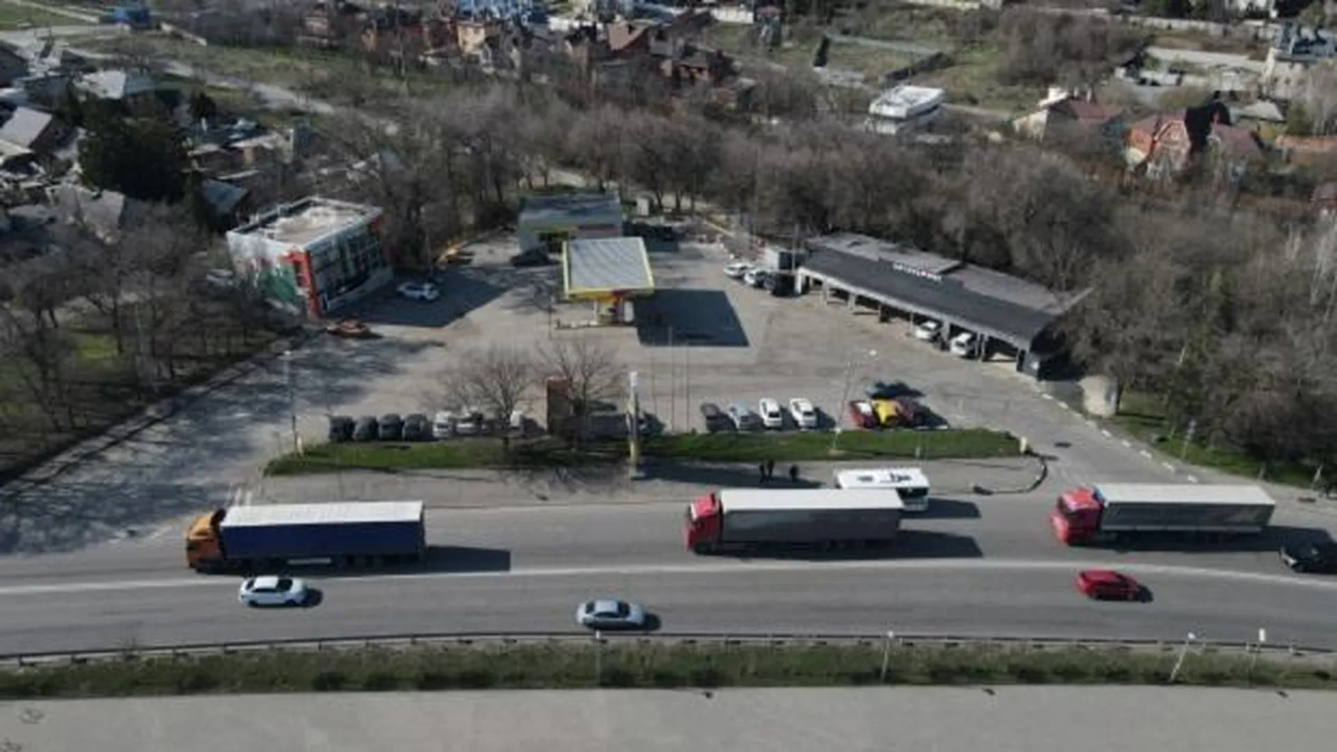 Десятки машин для нужд ВСУ застряли на таможне в Польше