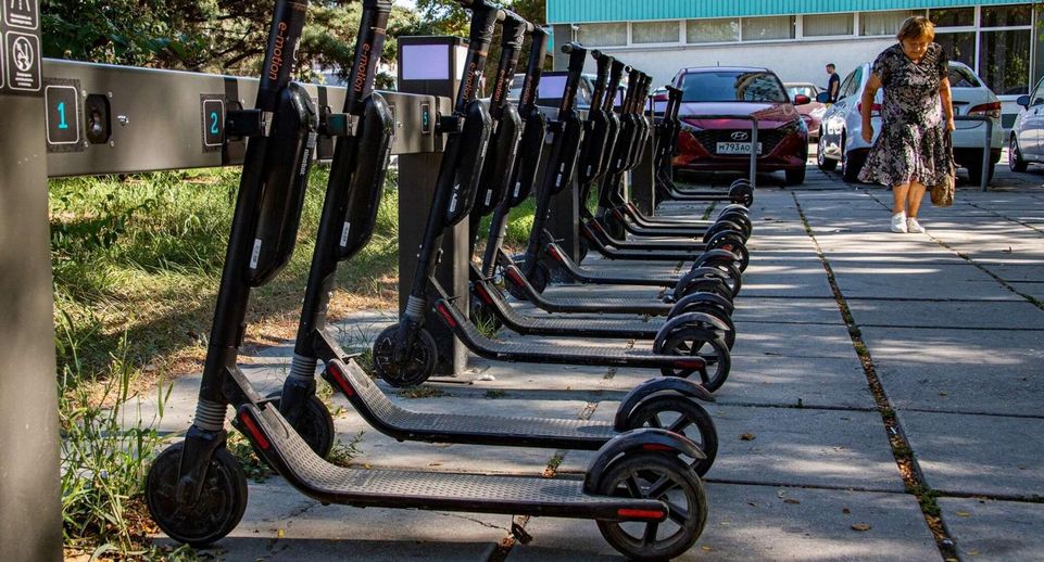 Беглов: с 1 августа в центре Петербурга запретят парковать электросамокаты