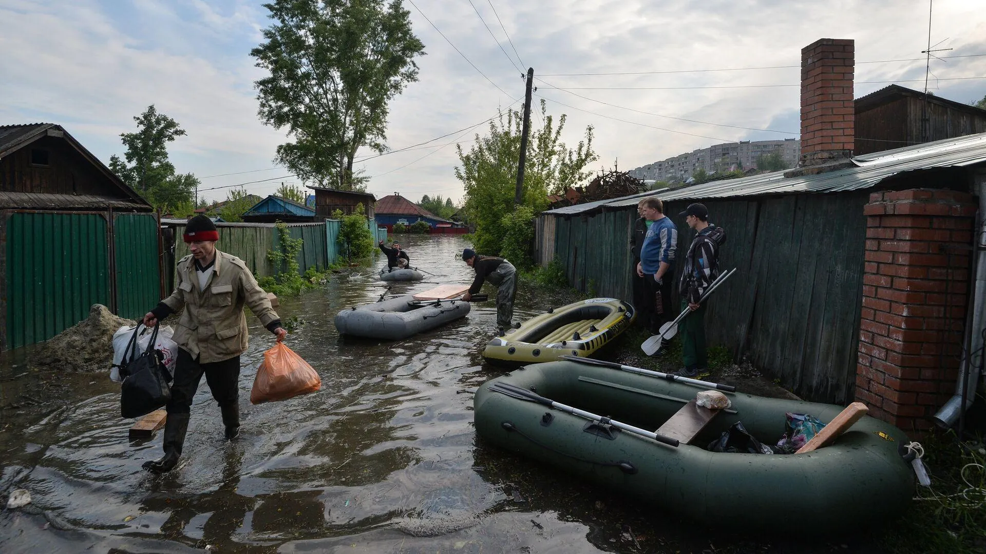 Более 2,8 тысячи домов освободились за сутки от воды в Оренбуржье