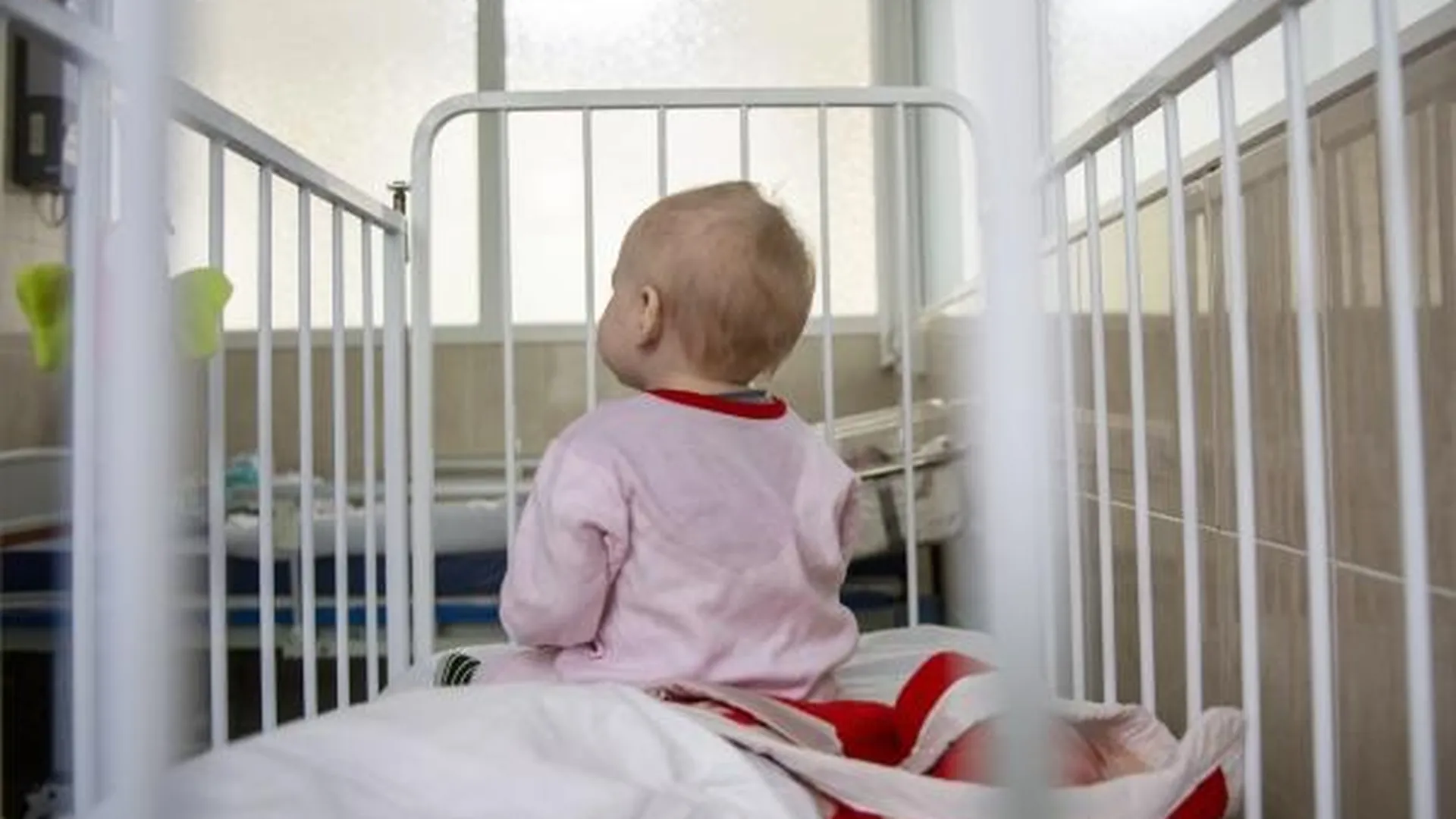 Запертой в больнице Копейска сироте после реакции прокуратуры нашли няню