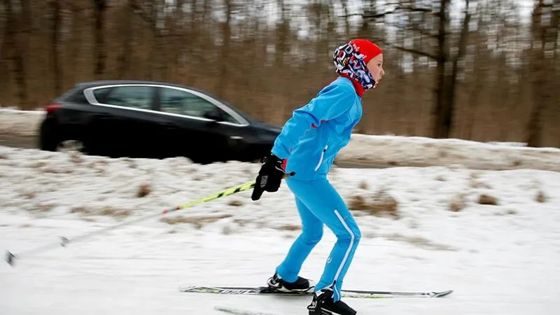Спортшкола в Подольске много лет борется с машинами, выезжающими на лыжную трассу 