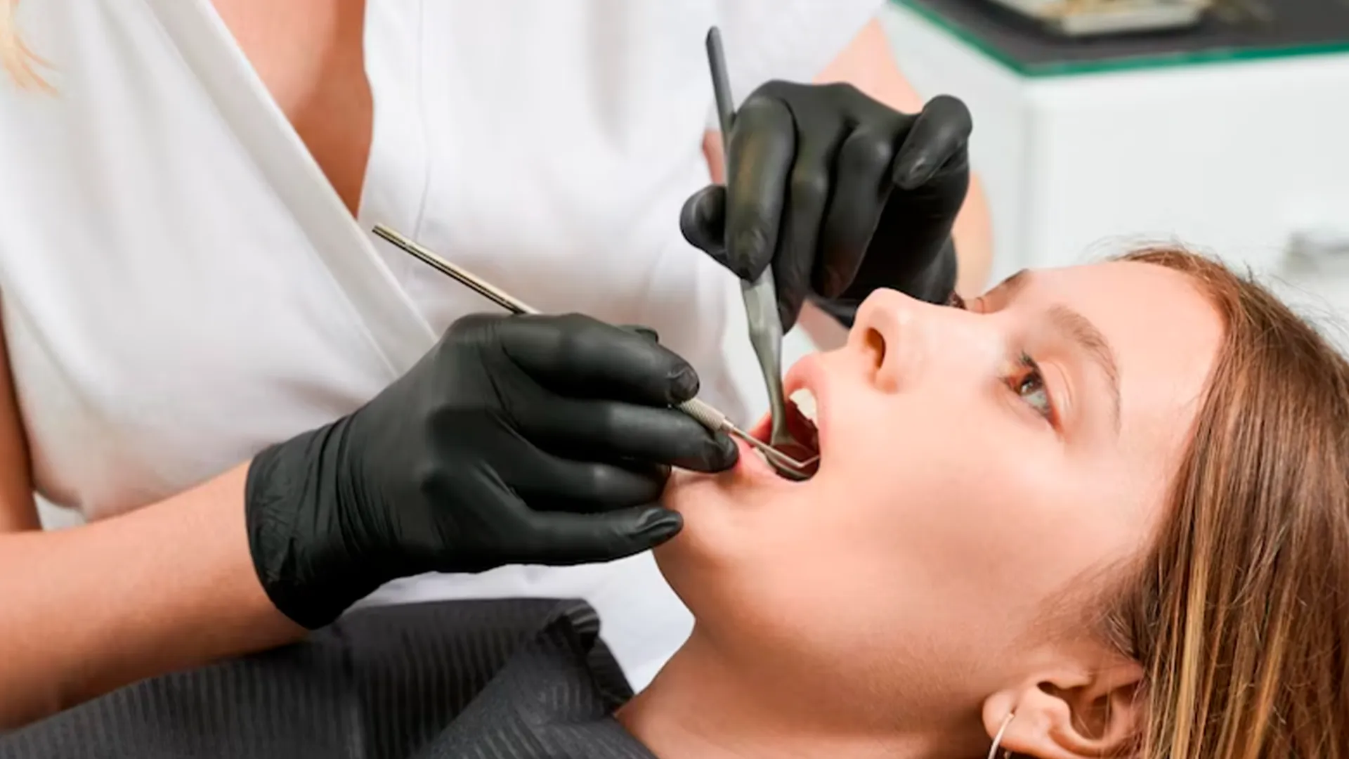 Стоматолог Колесниченко рассказала, как не потерять зубы в летний период