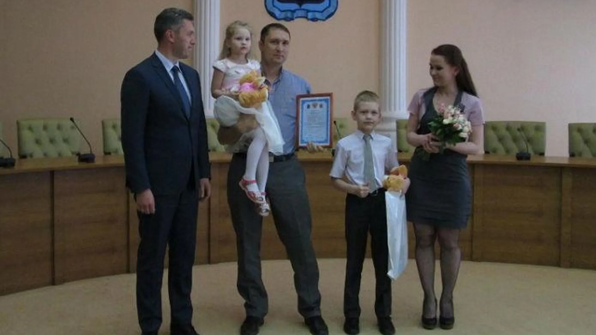 Тринадцать молодых семей из Большого Подольска получили жилищные сертификаты