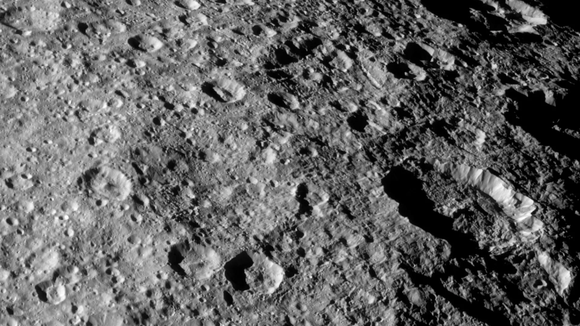 Валуны с магнитными аномалиями нашли на Луне