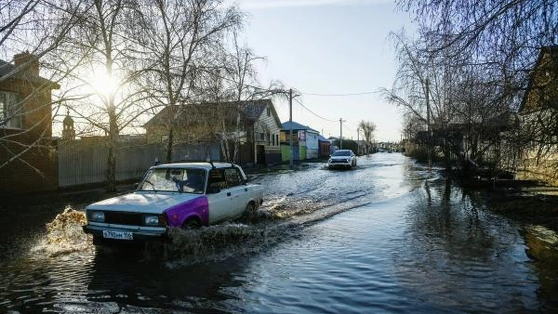 Более 900 жилых домов в подтопленных регионах России освободились от воды за сутки