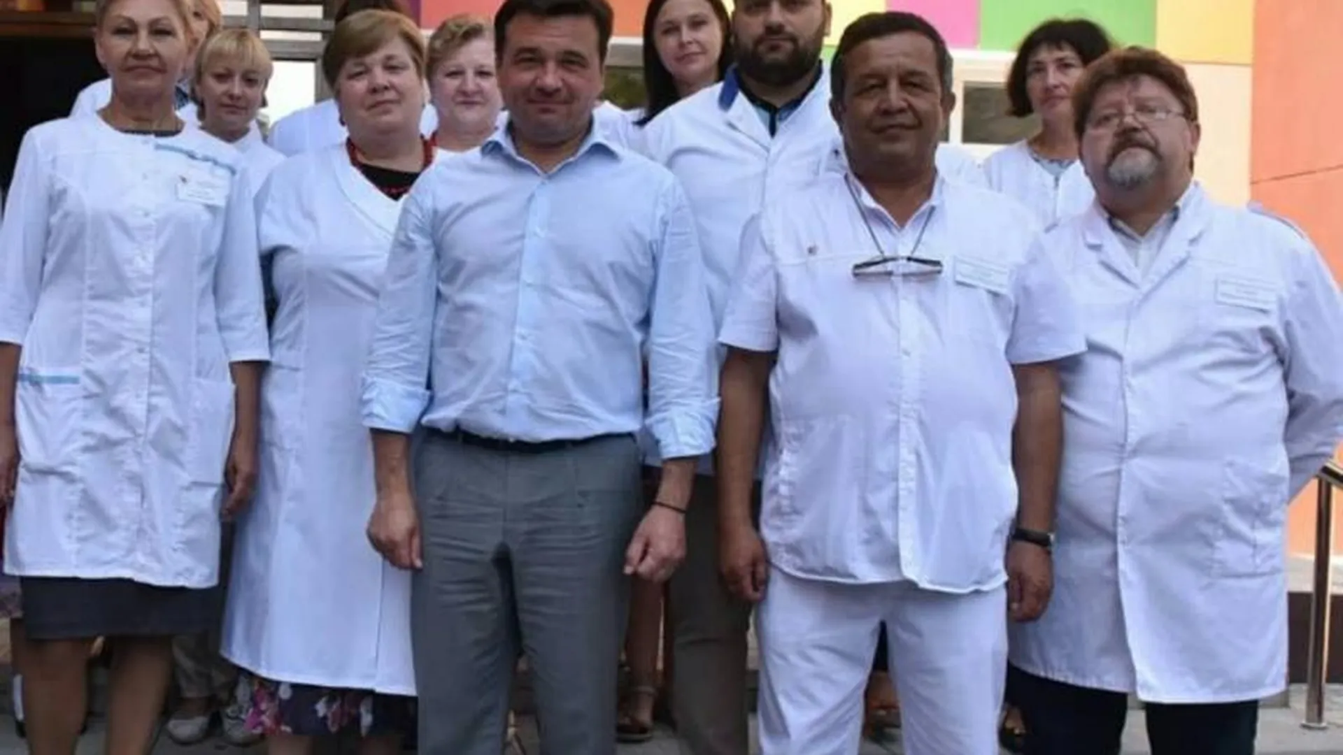 Привлекаем специалистов из других субъектов: Губернатор проверил ход строительства детской поликлиники в Апрелевке