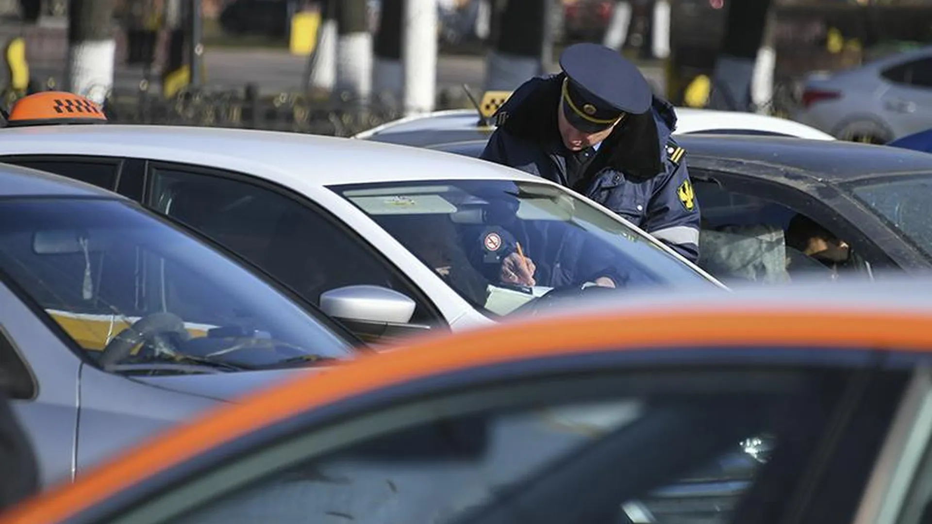 Минтранс усилил проверки нелегальных таксистов  