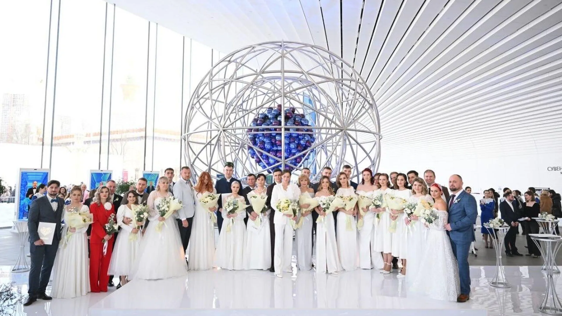 Пары из Подмосковья поженились на всероссийском фестивале свадеб