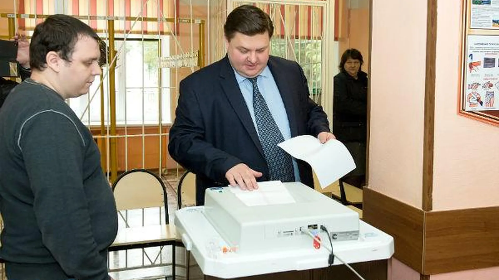 Глава Подольска проголосовал на выборах в Совет депутатов