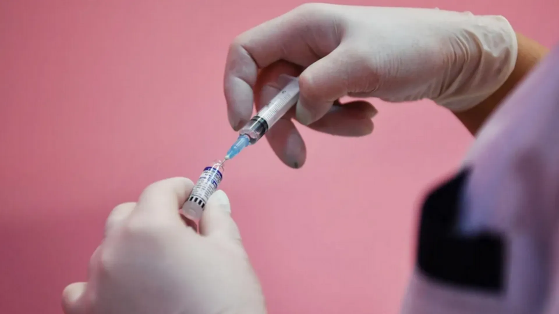 Компанию AstraZeneca уличили в создании смертельной вакцины от COVID-19