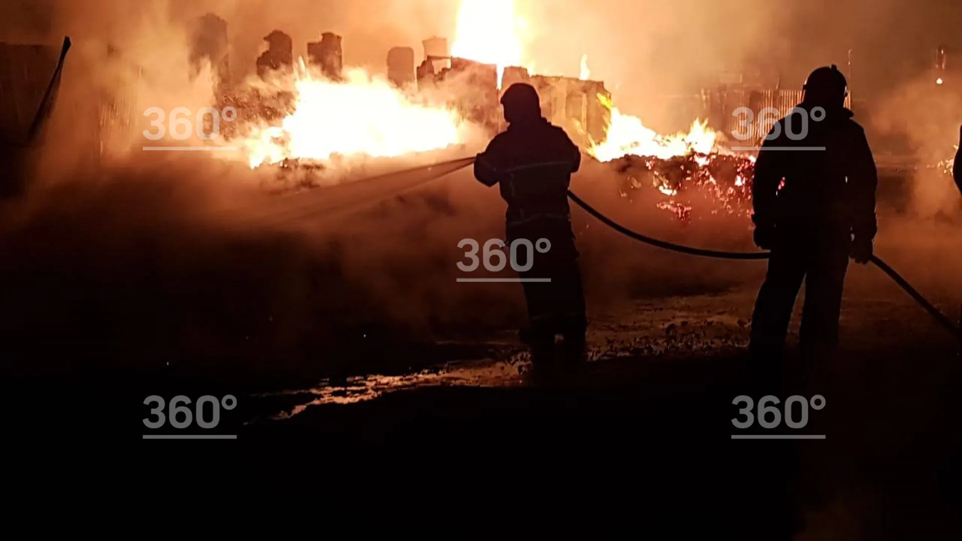 Появилось видео с места пожара на складе в городском округе Ленинский