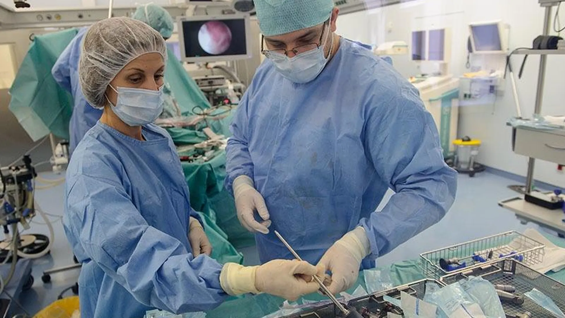 Уникальную операцию по пластике внутренних органов сделали недоношенному малышу в Подмосковье 