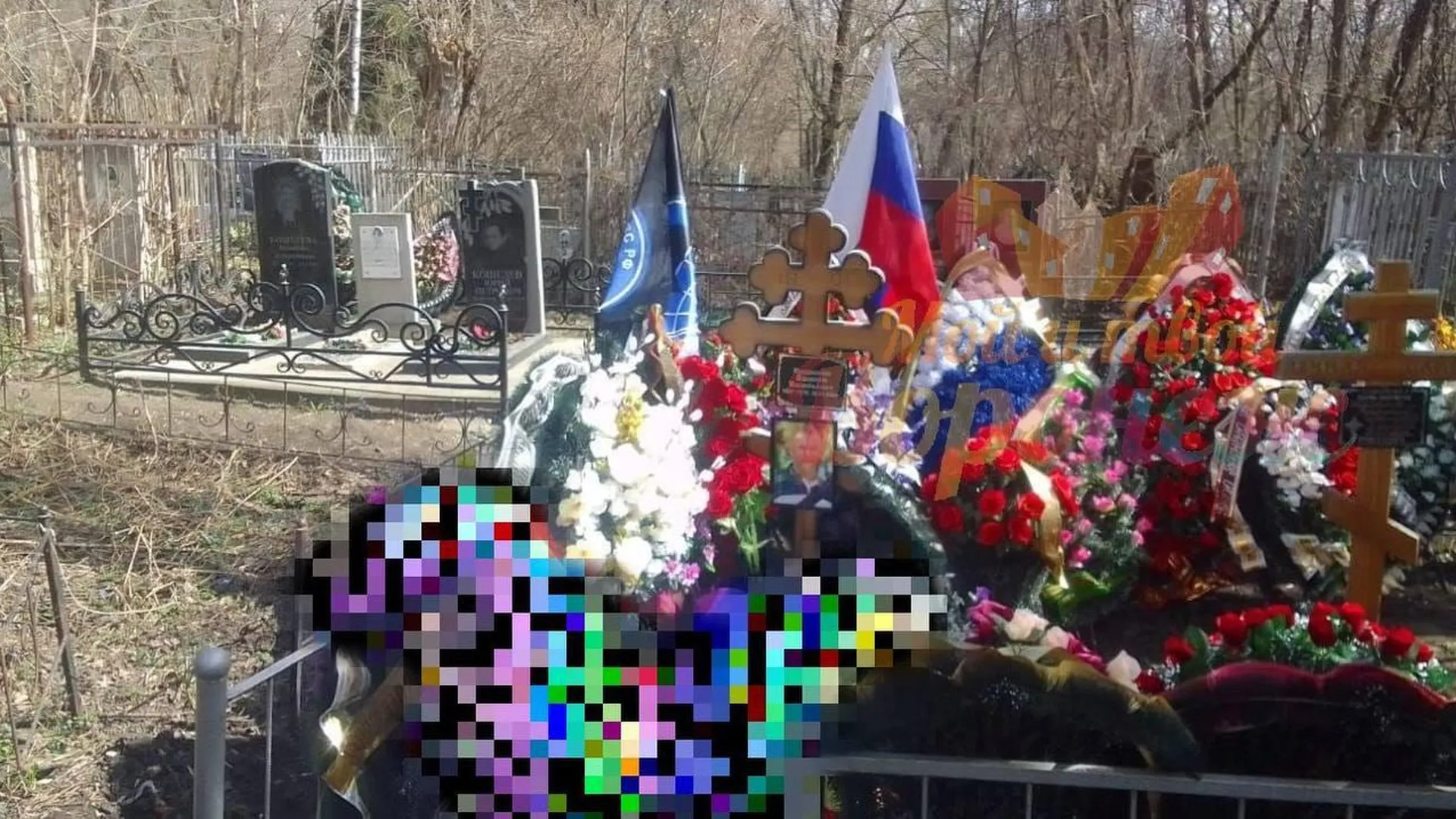 В Воронеже обнаружили радужный флаг на могиле участника СВО