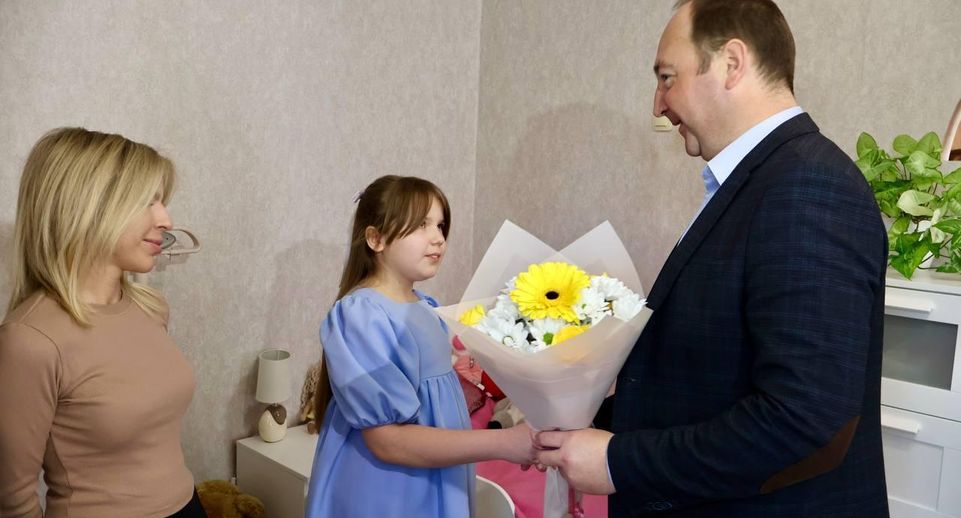 Глава Ступина поздравил дочь героя СВО с днем рождения