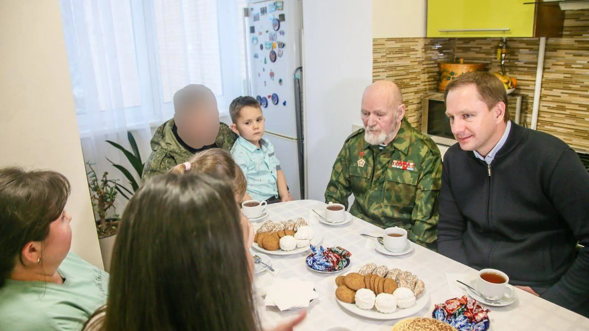 «Спасибо каждому нашему Герою»: глава Красногорска Волков посетил семью военного СВО
