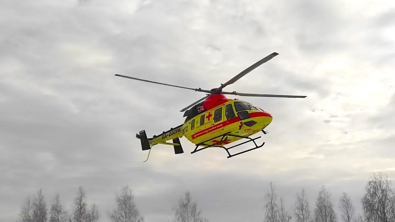 Спасатели помогли вертолету медицины катастроф совершить посадку в Ногинске