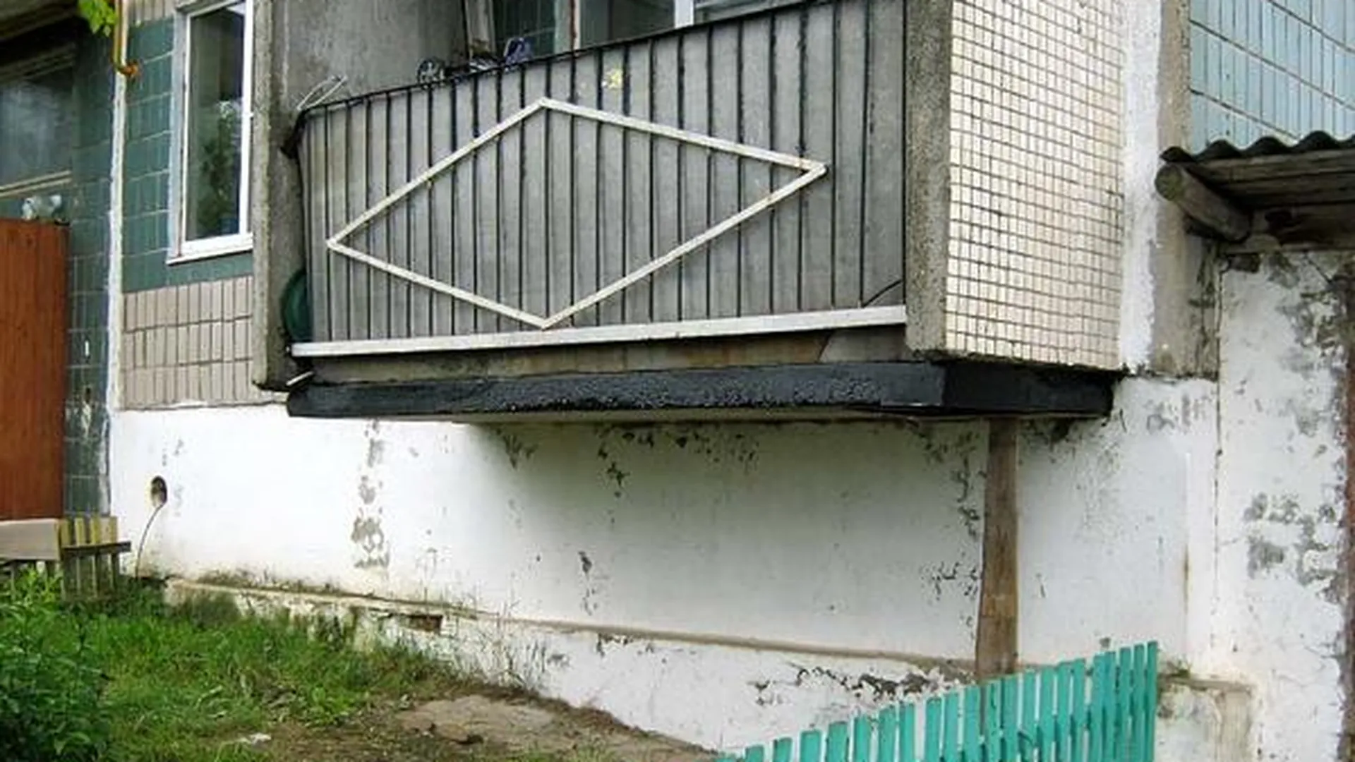 УК в Талдомском районе заставили починить балкон