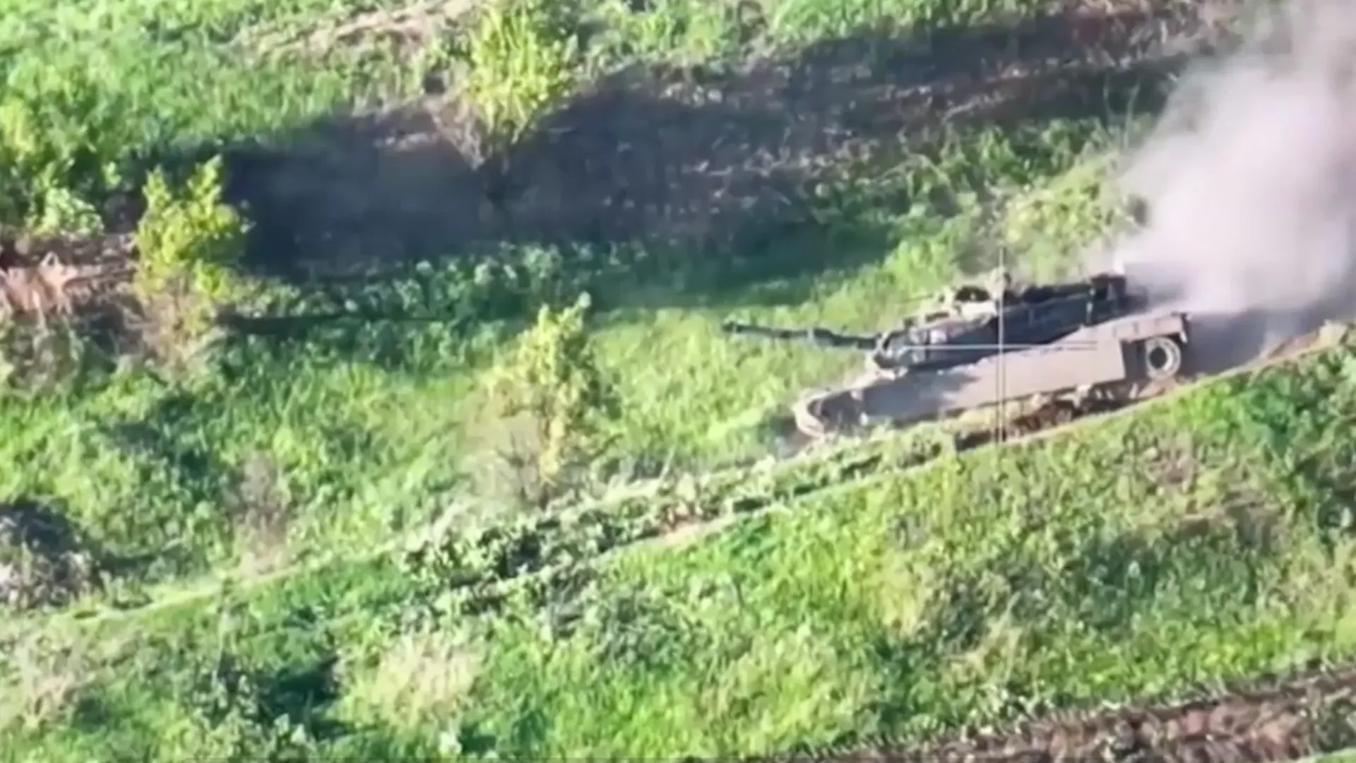 Минобороны показало видео поражения танка Abrams снарядом «Краснополь»