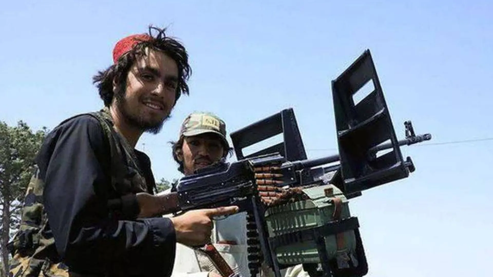 «Ничего, кроме войны, не знают». Политолог объяснил взрывы в Кабуле расколом внутри «Талибана»*