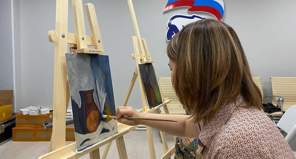 Мастер-класс по живописи для жен военнослужащих прошел в Мытищах