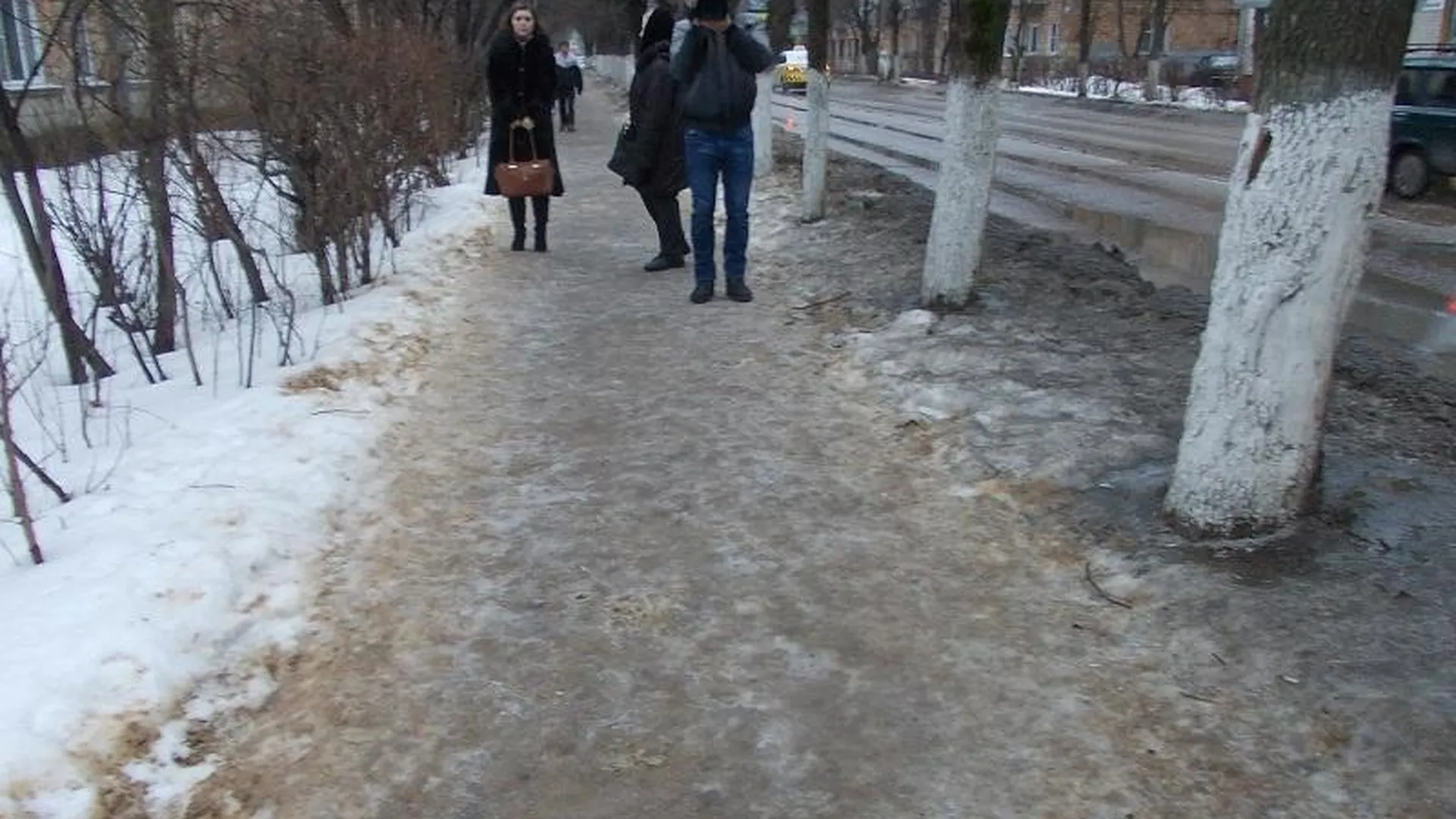 Тротуары в Ивантеевке заросли снегом - ГАТН