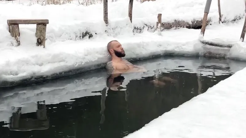 Житель Одинцово просидел в скованном льдом озере 