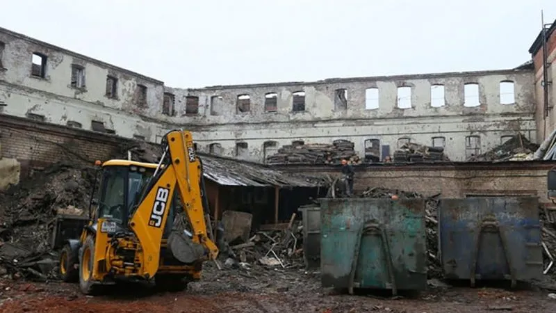 Сгоревшее здание старинной гостиницы начали восстанавливать в Сергиевом Посаде
