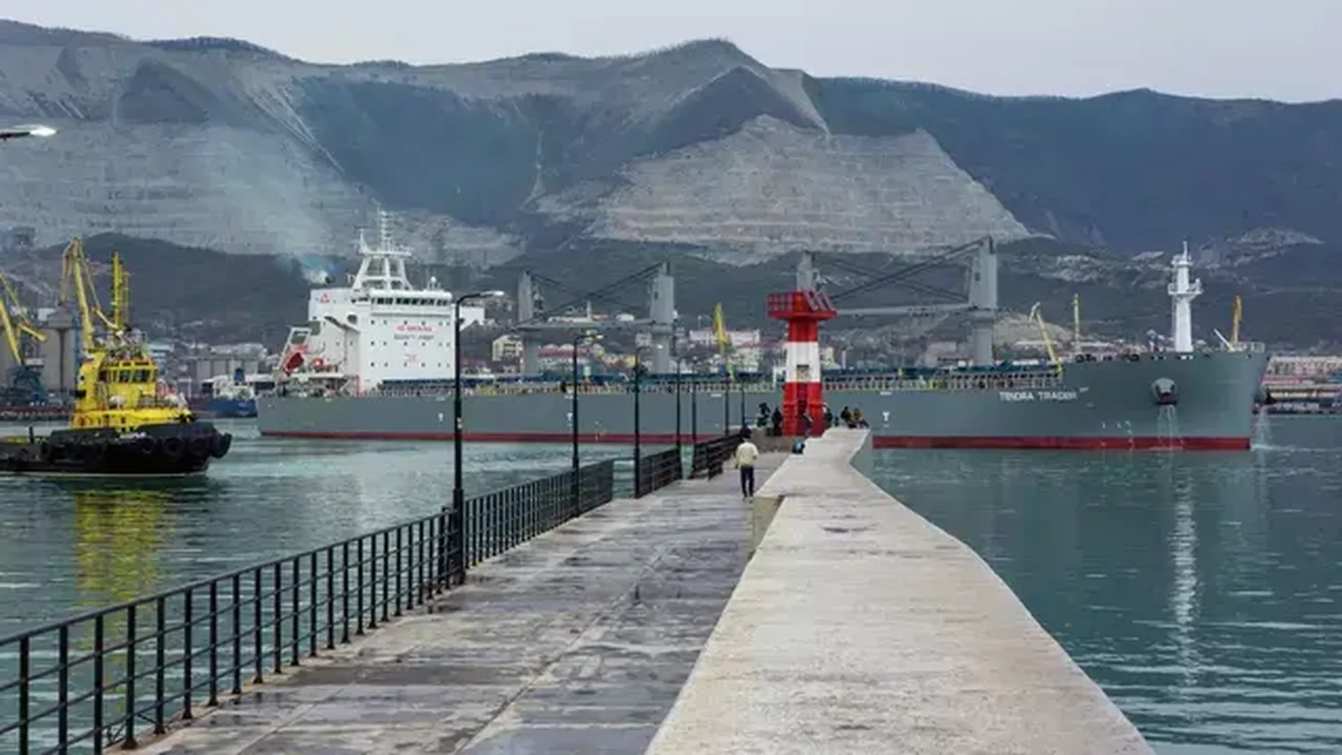 Нефтяное пятно в 40 тысяч квадратных метров обнаружили в Черном море