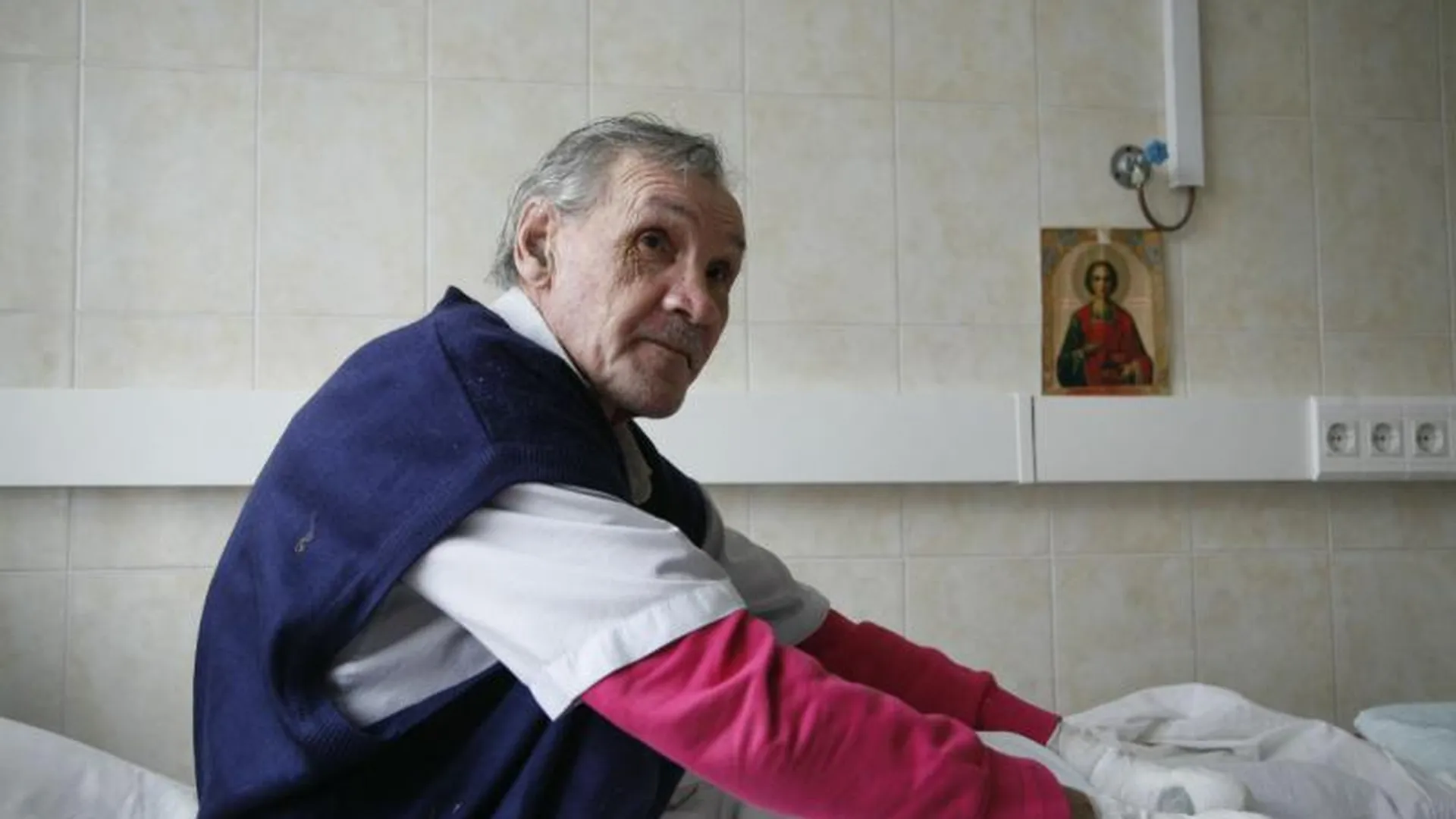 В больнице Домодедова лежит инвалид без рук и ног, которого могут выписать на улицу