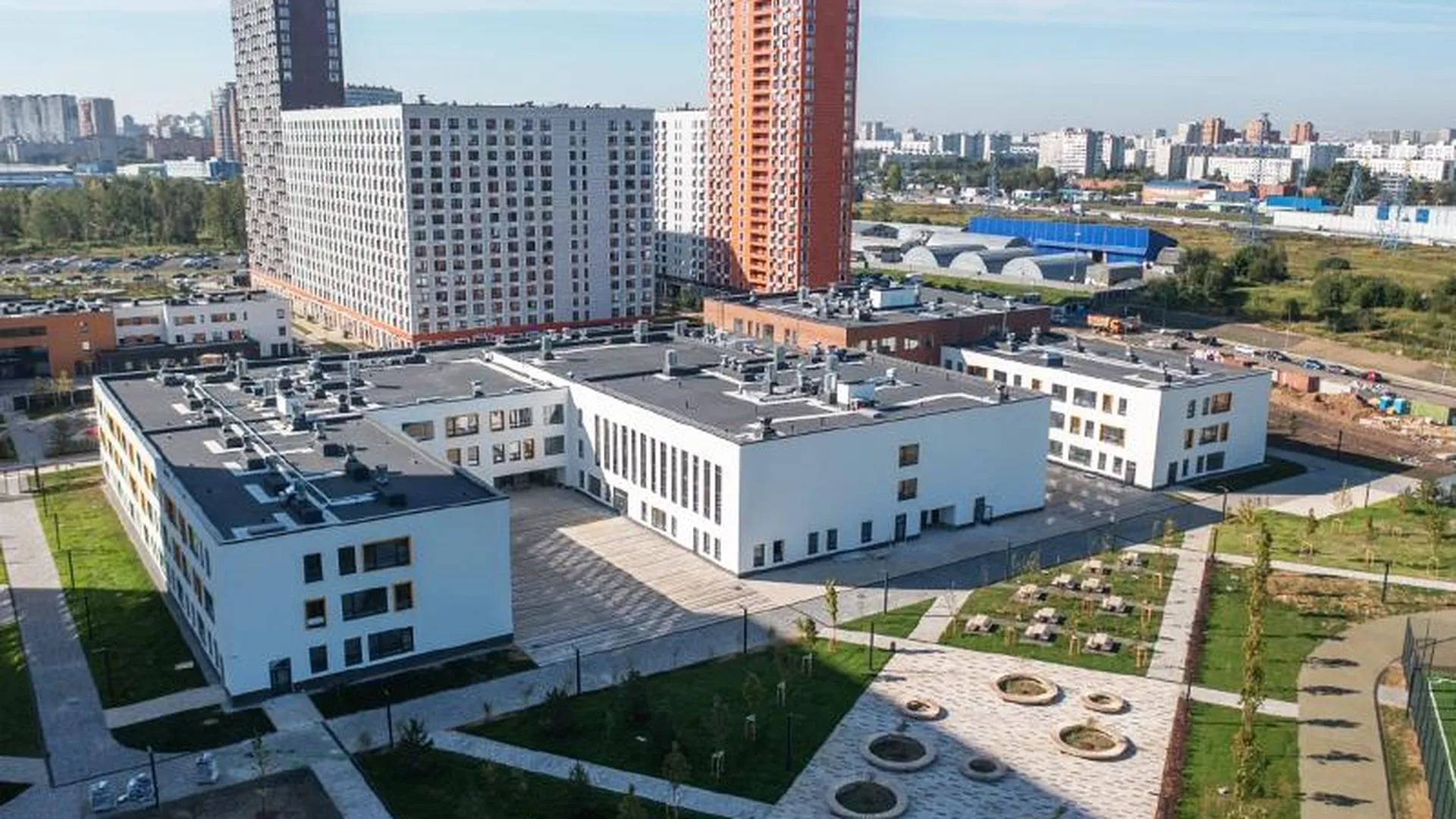 В Подмосковье за первое полугодие 2022-го за внебюджетные деньги построили 11 социальных объектов 