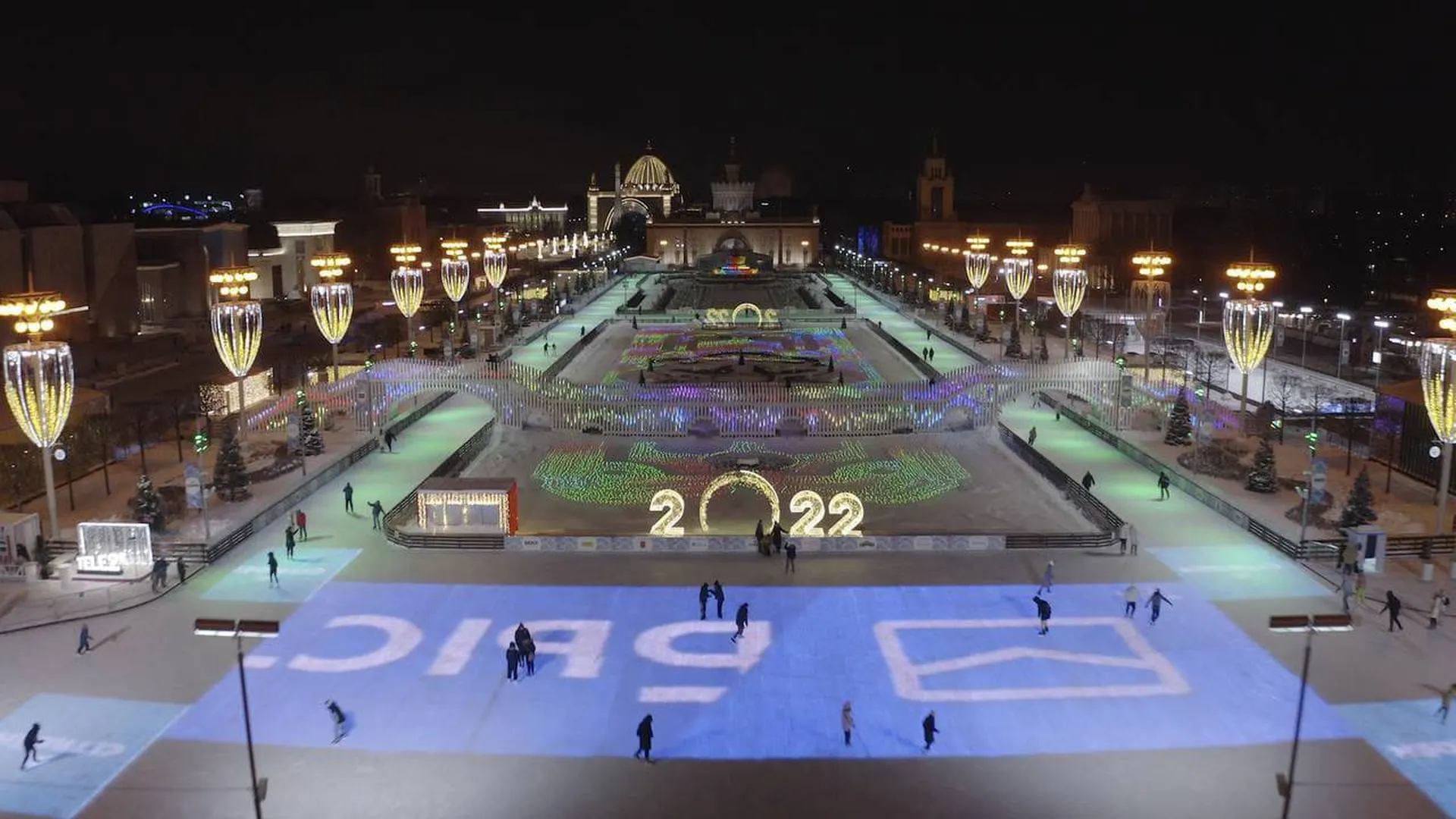 Сезон зимнего спорта. Как работает самый большой каток Москвы и России