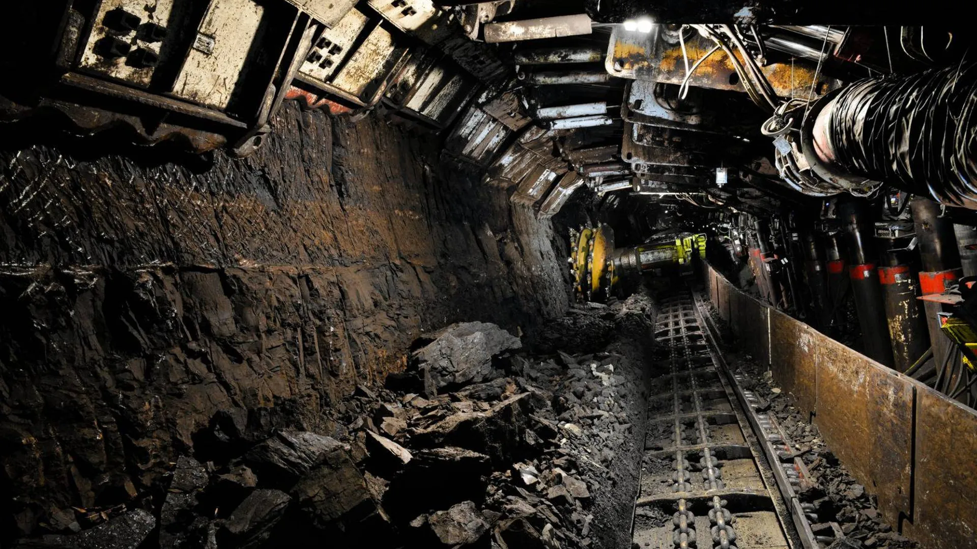Сократить добычу угля шахтным способом предложили в России