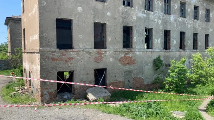 Сварщик в Москве изнасиловал двух уборщиц и заставил заниматься сексом ...