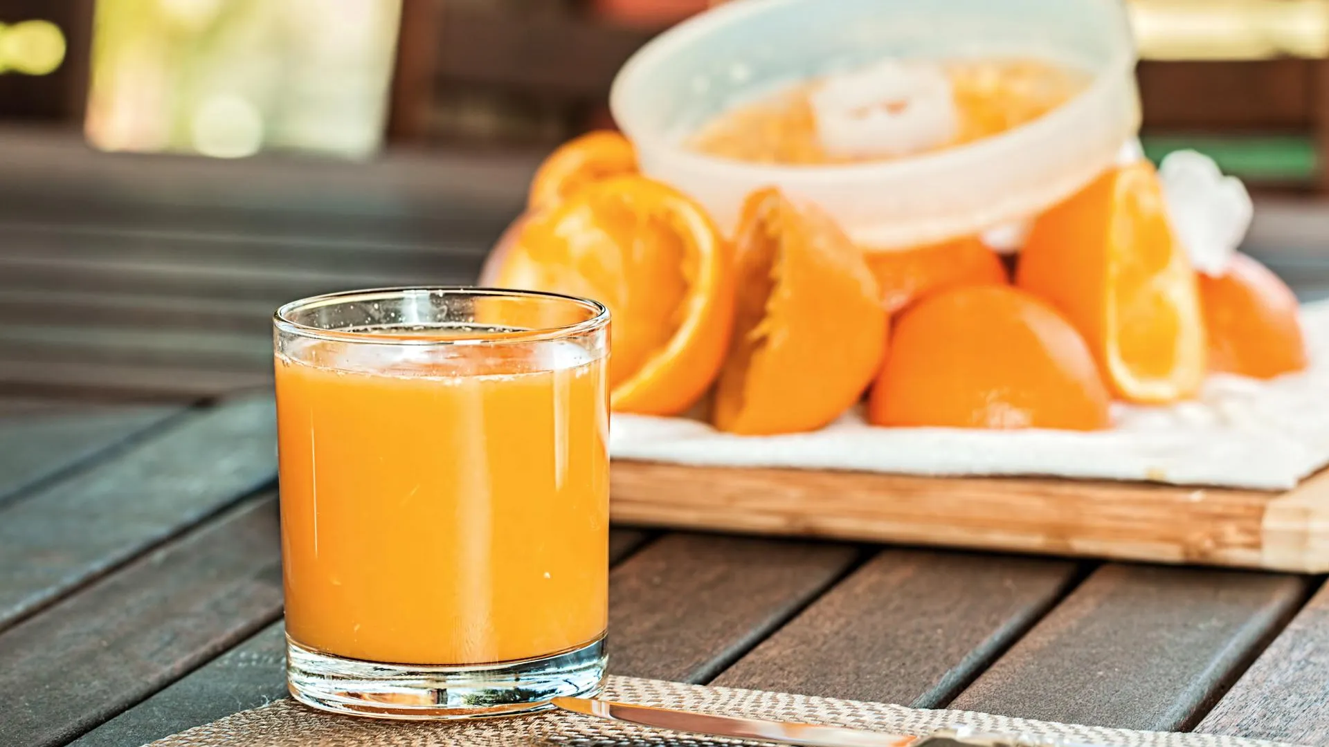Эксперт Быстров заявил, что апельсиновым соком нельзя запивать лекарственные препараты