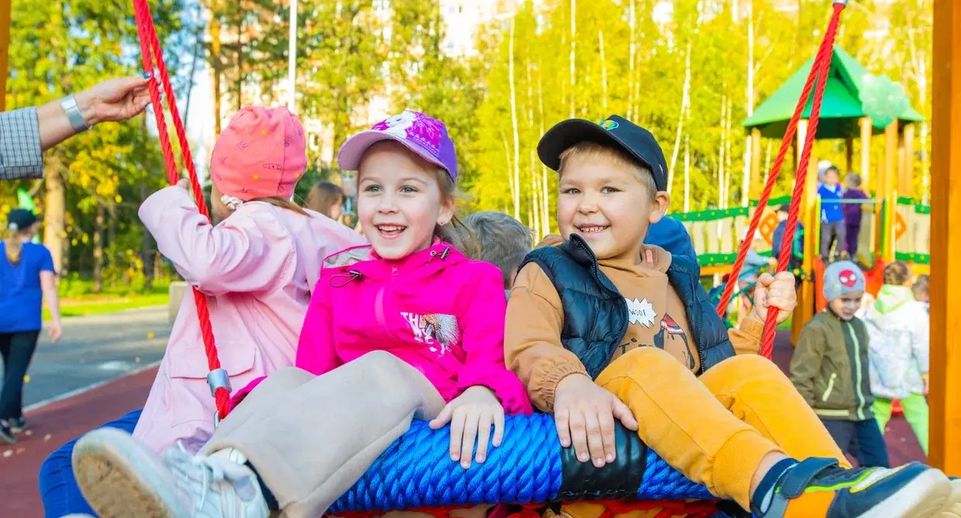 Андрей Воробьев: свыше 700 детских площадок обновят в Подмосковье в этом году