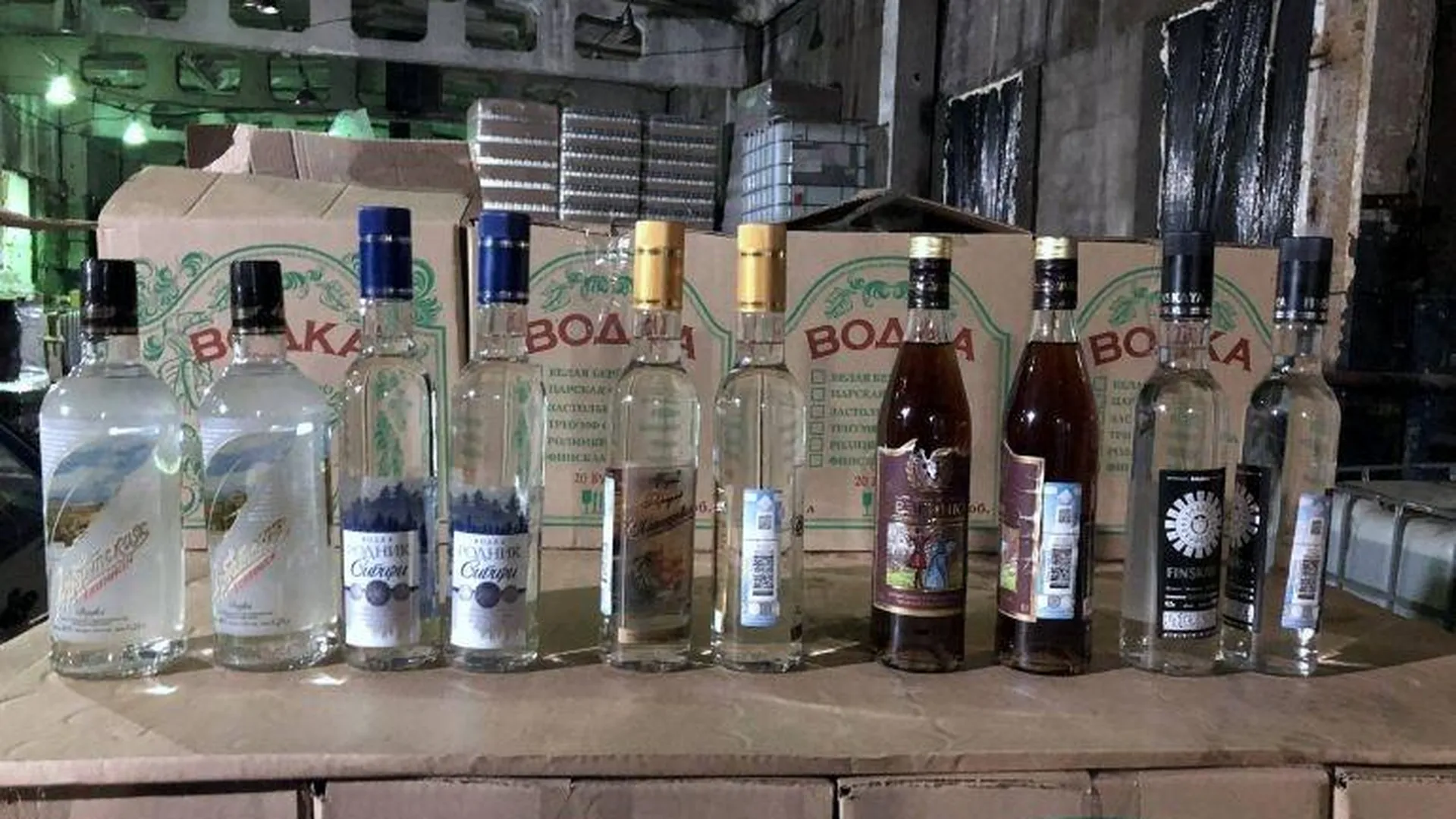 Подпольный цех с 17 тыс бутылок поддельного алкоголя накрыли в Электрогорске