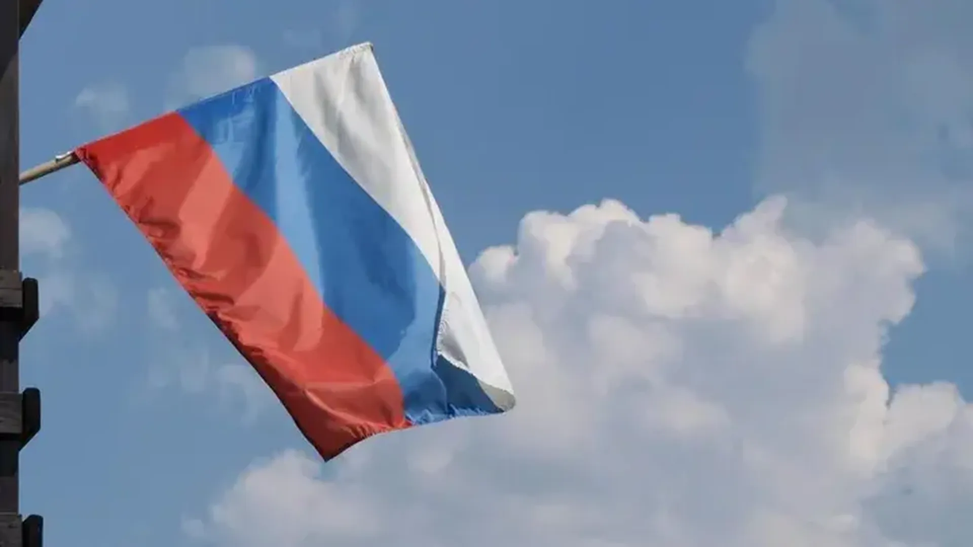 Над освобожденной Кисловкой под Харьковом подняли российский флаг