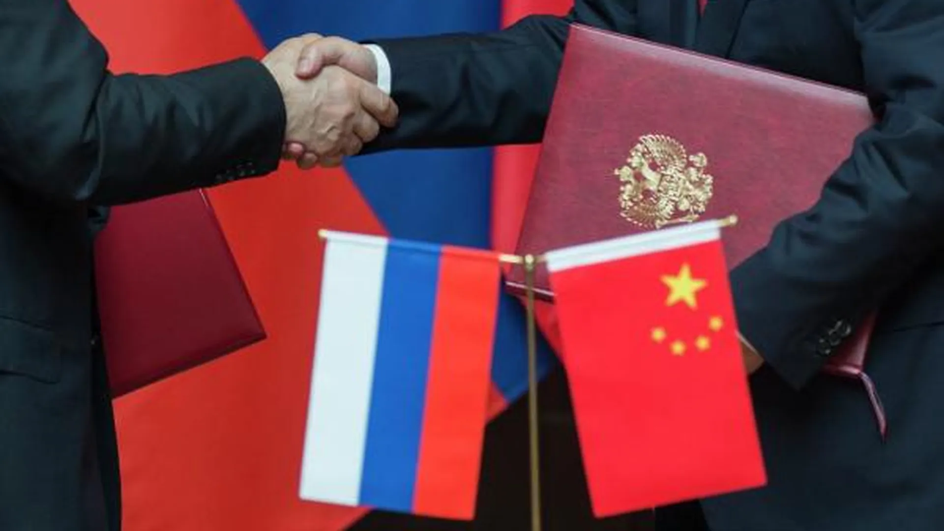 Кремль назвал взаимодействие России и Китая балансирующим элементом