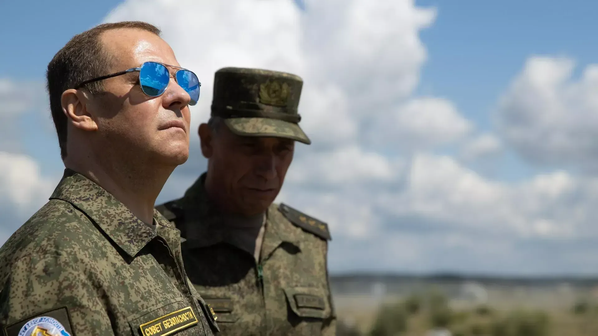 Медведев: переговоры с Украиной не нужны, враг должен приползти на коленях