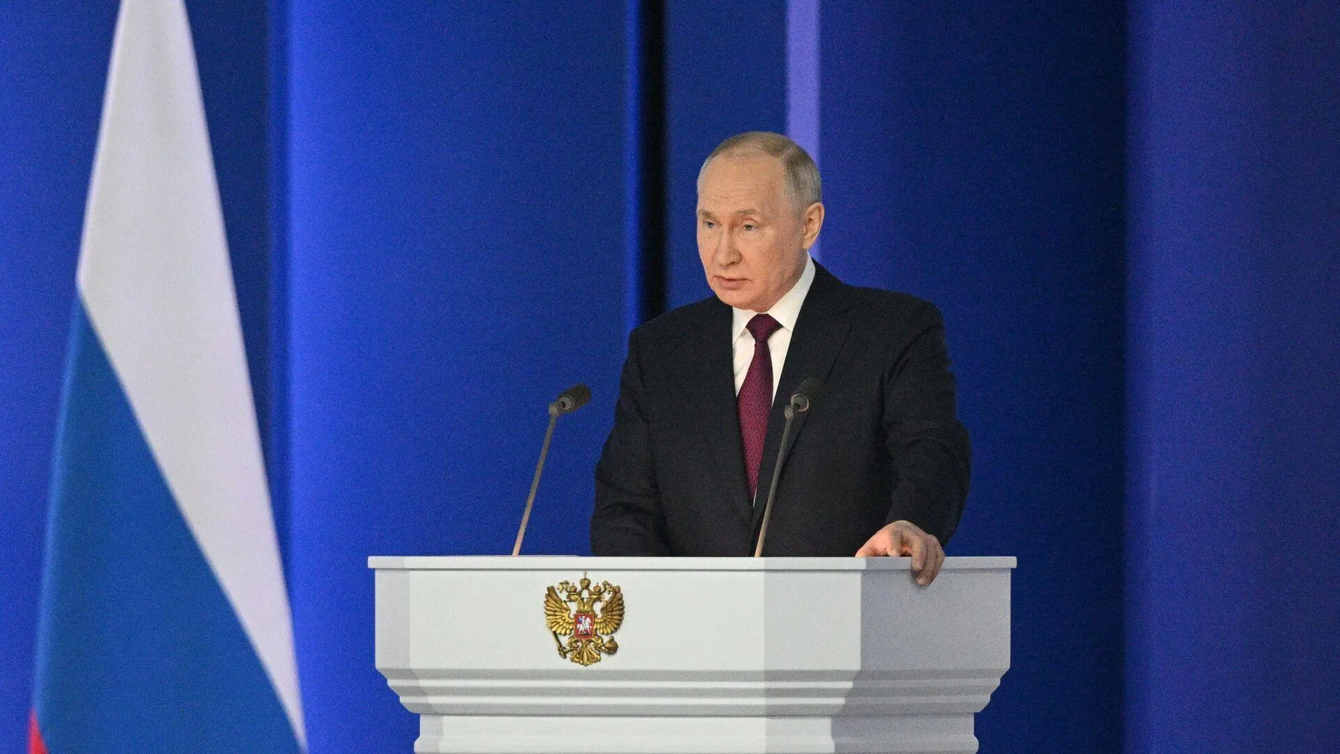 Путин присвоил звания Героев Труда пяти россиянам