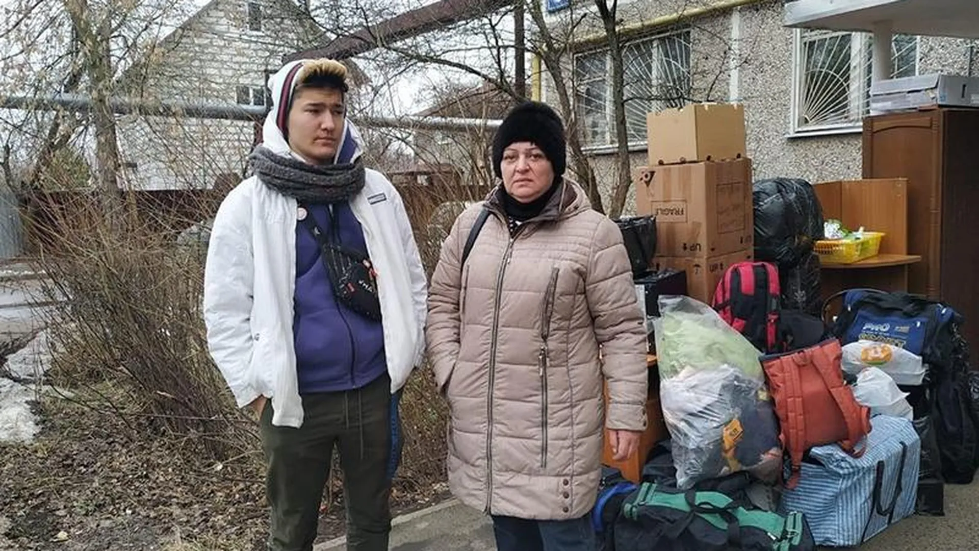 Мать с сыном из Подольска, которых выгнали из съемной квартиры, живут на улице