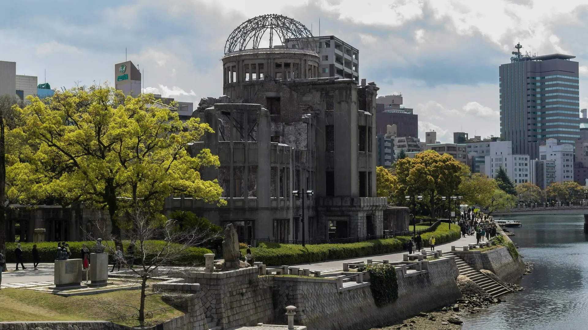 Хиросима и Нагасаки отреагировали на субкритический эксперимент США